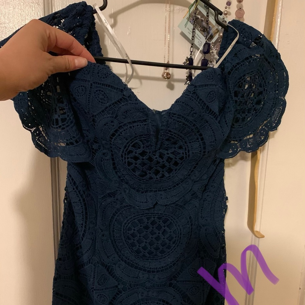 Lulus body con lace dress